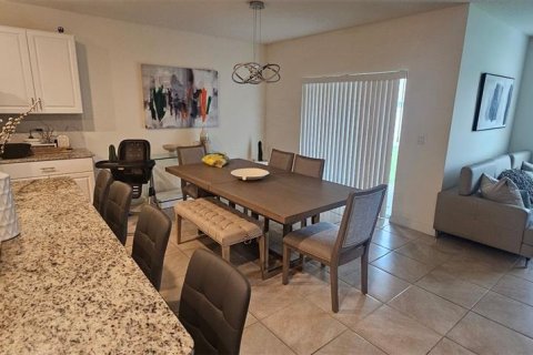 Villa ou maison à vendre à Kissimmee, Floride: 4 chambres, 171.5 m2 № 2232351 - photo 4