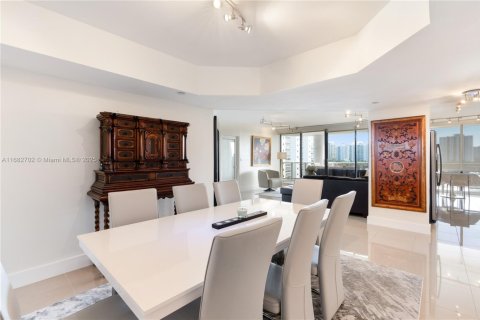 Condominio en venta en Aventura, Florida, 3 dormitorios, 169.08 m2 № 1812197 - foto 4