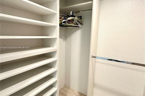 Condominio en alquiler en Hallandale Beach, Florida, 2 dormitorios, 106.84 m2 № 1921460 - foto 29