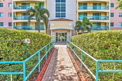 Condominio en alquiler en Hallandale Beach, Florida, 2 dormitorios, 106.84 m2 № 1921460 - foto 7