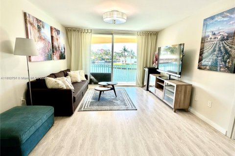 Condominio en alquiler en Hallandale Beach, Florida, 2 dormitorios, 106.84 m2 № 1921460 - foto 17