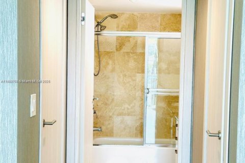 Condominio en alquiler en Hallandale Beach, Florida, 2 dormitorios, 106.84 m2 № 1921460 - foto 25