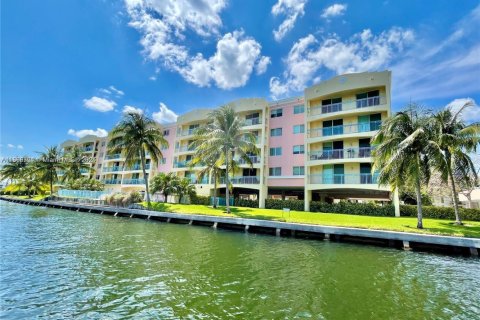 Condominio en alquiler en Hallandale Beach, Florida, 2 dormitorios, 106.84 m2 № 1921460 - foto 6