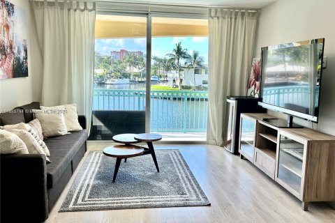 Condominio en alquiler en Hallandale Beach, Florida, 2 dormitorios, 106.84 m2 № 1921460 - foto 18