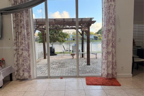 Villa ou maison à louer à Lake Worth, Floride: 5 chambres, 251.58 m2 № 2076536 - photo 6