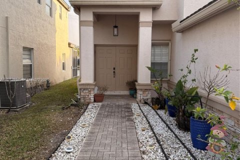 Villa ou maison à louer à Lake Worth, Floride: 5 chambres, 251.58 m2 № 2076536 - photo 2