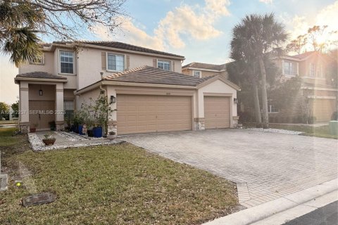 Villa ou maison à louer à Lake Worth, Floride: 5 chambres, 251.58 m2 № 2076536 - photo 3