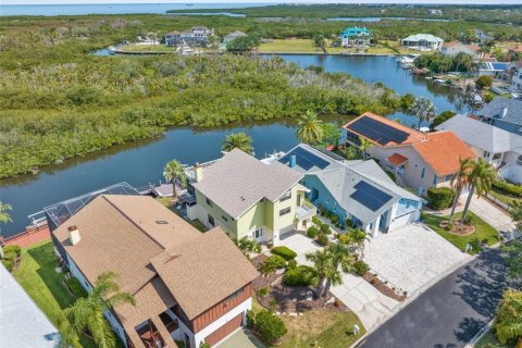 House in New Port Richey, Florida 4 bedrooms, 213.12 sq.m. № 1681018 - photo 3