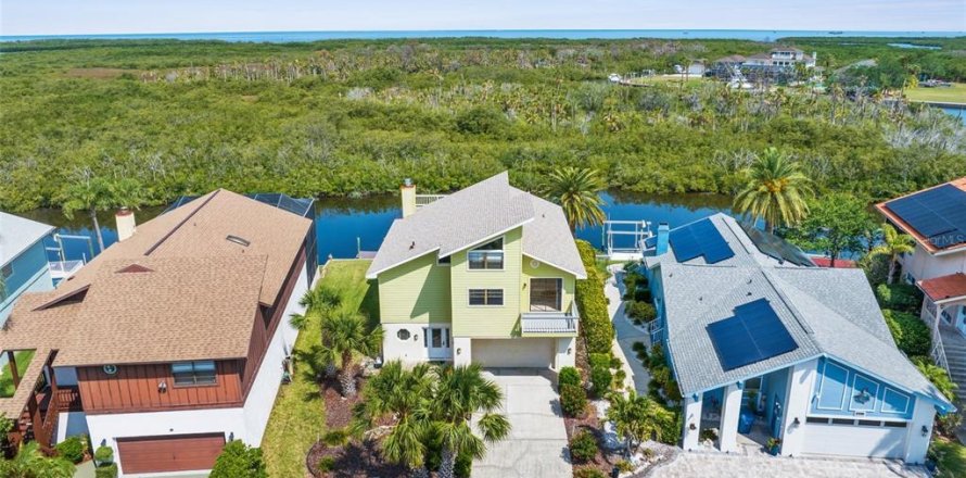 House in New Port Richey, Florida 4 bedrooms, 213.12 sq.m. № 1681018