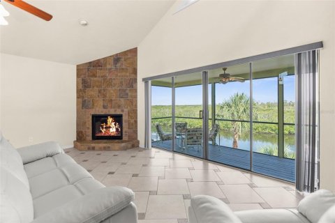 House in New Port Richey, Florida 4 bedrooms, 213.12 sq.m. № 1681018 - photo 6
