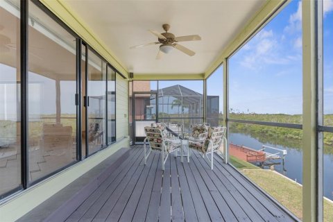 House in New Port Richey, Florida 4 bedrooms, 213.12 sq.m. № 1681018 - photo 22