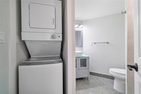 Copropriété à vendre à Hallandale Beach, Floride: 2 chambres, 113.43 m2 № 2083187 - photo 23