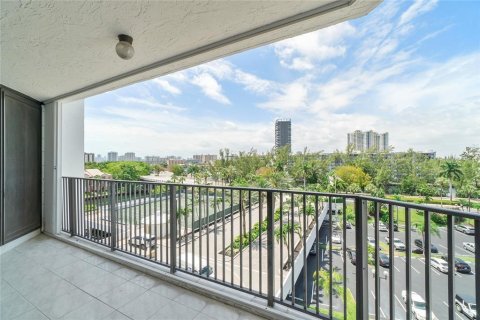 Copropriété à vendre à Hallandale Beach, Floride: 2 chambres, 113.43 m2 № 2083187 - photo 28