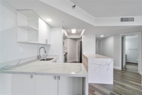 Copropriété à vendre à Hallandale Beach, Floride: 2 chambres, 113.43 m2 № 2083187 - photo 10