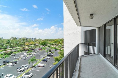 Copropriété à vendre à Hallandale Beach, Floride: 2 chambres, 113.43 m2 № 2083187 - photo 29