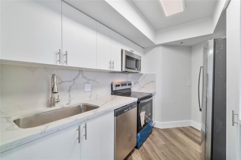 Copropriété à vendre à Hallandale Beach, Floride: 2 chambres, 113.43 m2 № 2083187 - photo 11