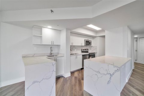 Copropriété à vendre à Hallandale Beach, Floride: 2 chambres, 113.43 m2 № 2083187 - photo 9