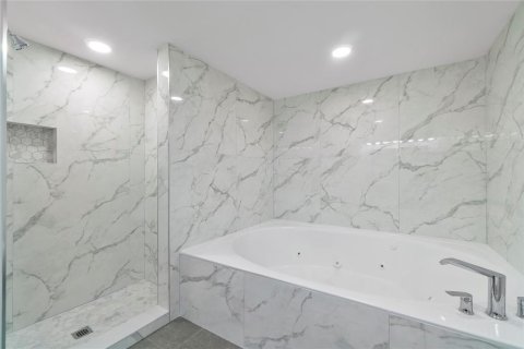 Copropriété à vendre à Hallandale Beach, Floride: 2 chambres, 113.43 m2 № 2083187 - photo 18