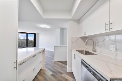 Copropriété à vendre à Hallandale Beach, Floride: 2 chambres, 113.43 m2 № 2083187 - photo 12