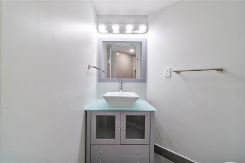 Copropriété à vendre à Hallandale Beach, Floride: 2 chambres, 113.43 m2 № 2083187 - photo 25