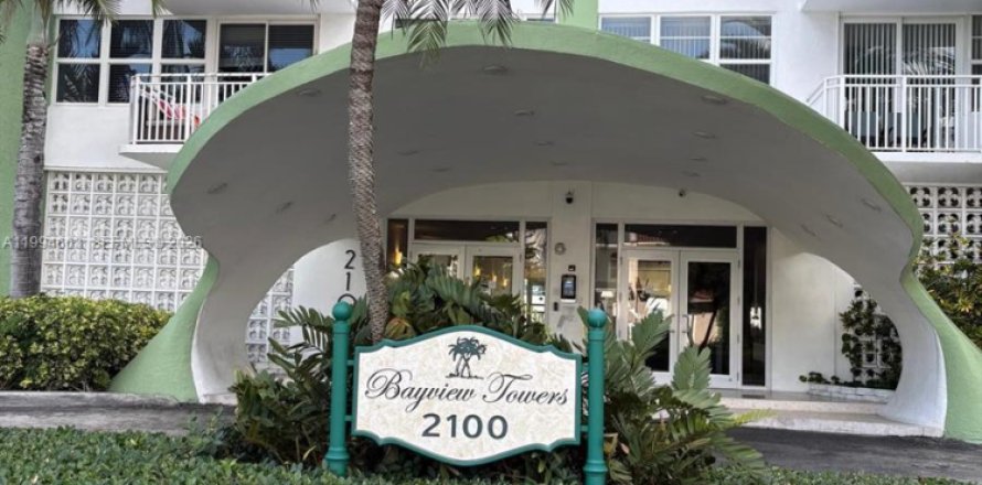 Condo à North Miami, Floride, 1 chambre  № 2090524
