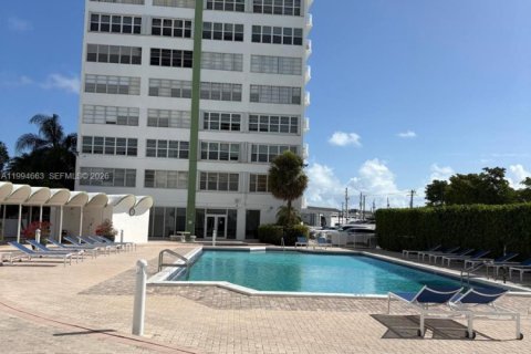 Copropriété à vendre à North Miami, Floride: 1 chambre, 79.43 m2 № 2090524 - photo 3