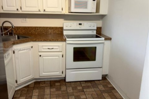 Copropriété à vendre à North Miami, Floride: 1 chambre, 79.43 m2 № 2090524 - photo 6