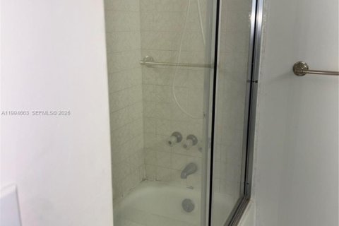 Copropriété à vendre à North Miami, Floride: 1 chambre, 79.43 m2 № 2090524 - photo 13