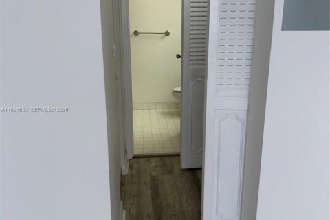 Copropriété à vendre à North Miami, Floride: 1 chambre, 79.43 m2 № 2090524 - photo 15