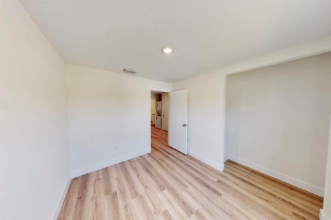 Immobilier commercial à vendre à St. Lucie, Floride: 197.51 m2 № 2077671 - photo 10