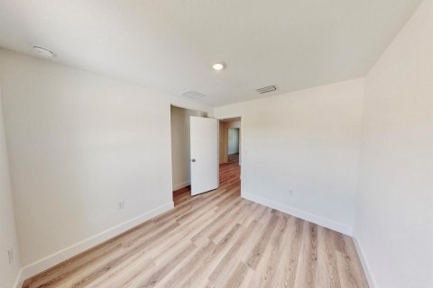 Immobilier commercial à vendre à St. Lucie, Floride: 197.51 m2 № 2077671 - photo 20