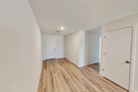 Immobilier commercial à vendre à St. Lucie, Floride: 197.51 m2 № 2077671 - photo 17