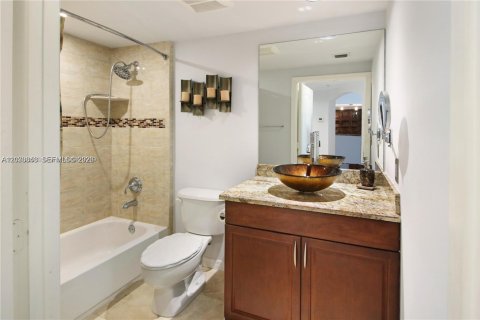 Condominio en alquiler en Fort Lauderdale, Florida, 2 dormitorios, 105.07 m2 № 2085569 - foto 15