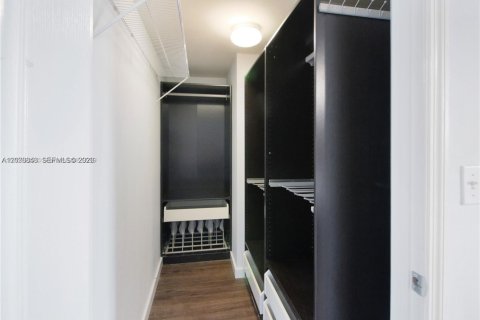 Condominio en alquiler en Fort Lauderdale, Florida, 2 dormitorios, 105.07 m2 № 2085569 - foto 12