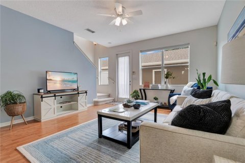 Townhouse in Winter Garden, Florida 2 bedrooms, 137.12 sq.m. № 2386029 - photo 8