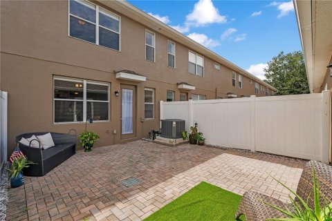 Townhouse in Winter Garden, Florida 2 bedrooms, 137.12 sq.m. № 2386029 - photo 21