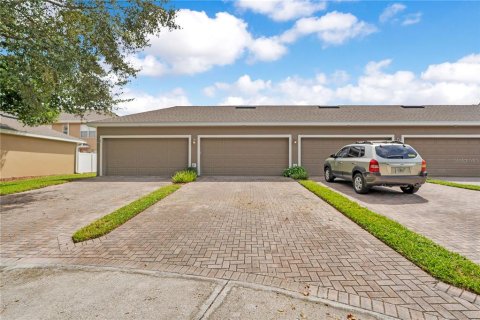 Townhouse in Winter Garden, Florida 2 bedrooms, 137.12 sq.m. № 2386029 - photo 23