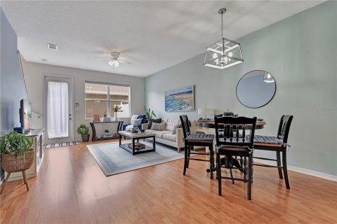 Townhouse in Winter Garden, Florida 2 bedrooms, 137.12 sq.m. № 2386029 - photo 9