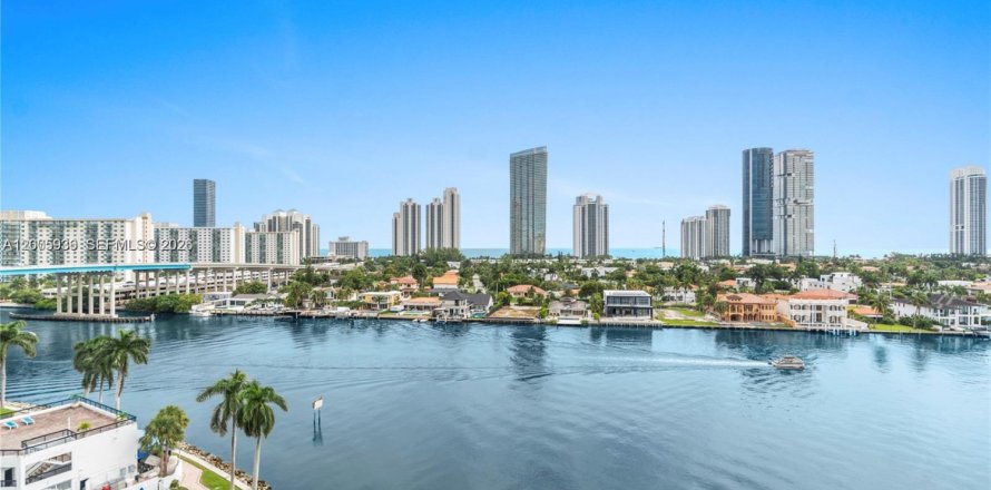 Condo à Aventura, Floride, 2 chambres  № 2074125