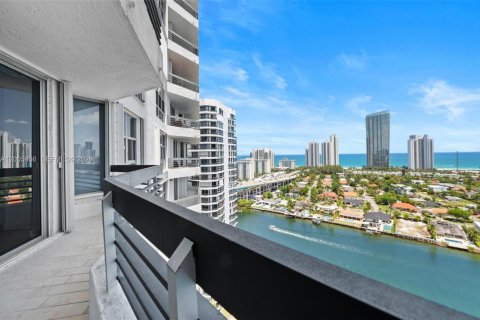 Copropriété à louer à Aventura, Floride: 2 chambres, 109.72 m2 № 2074125 - photo 2