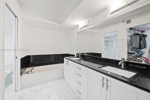 Copropriété à louer à Aventura, Floride: 2 chambres, 109.72 m2 № 2074125 - photo 11