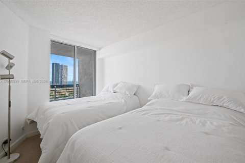 Copropriété à louer à Aventura, Floride: 2 chambres, 109.72 m2 № 2074125 - photo 12