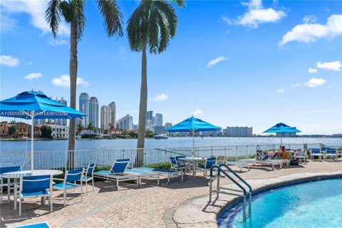 Copropriété à louer à Aventura, Floride: 2 chambres, 109.72 m2 № 2074125 - photo 19