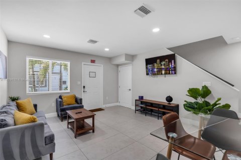 Casa en venta en Fort Lauderdale, Florida, 3 dormitorios, 111.11 m2 № 1804553 - foto 4