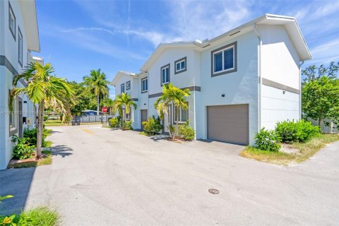 Casa en venta en Fort Lauderdale, Florida, 3 dormitorios, 111.11 m2 № 1804553 - foto 3