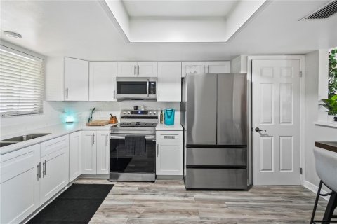 Townhouse in Apollo Beach, Florida 2 bedrooms, 89.19 sq.m. № 1912240 - photo 4