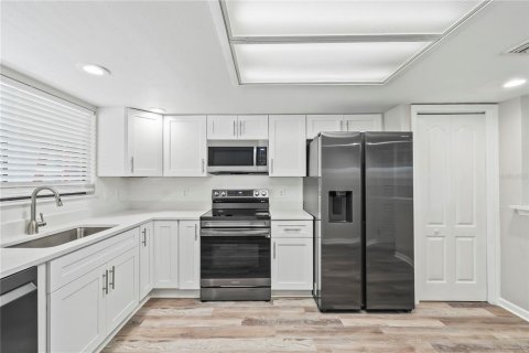 Townhouse in Apollo Beach, Florida 2 bedrooms, 89.19 sq.m. № 1912240 - photo 6
