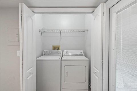 Townhouse in Apollo Beach, Florida 2 bedrooms, 89.19 sq.m. № 1912240 - photo 8