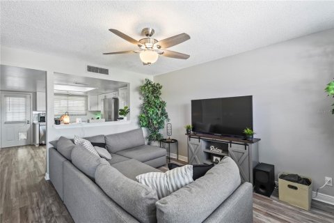 Townhouse in Apollo Beach, Florida 2 bedrooms, 89.19 sq.m. № 1912240 - photo 3