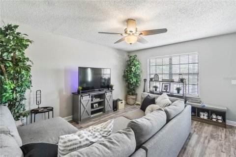Townhouse in Apollo Beach, Florida 2 bedrooms, 89.19 sq.m. № 1912240 - photo 2